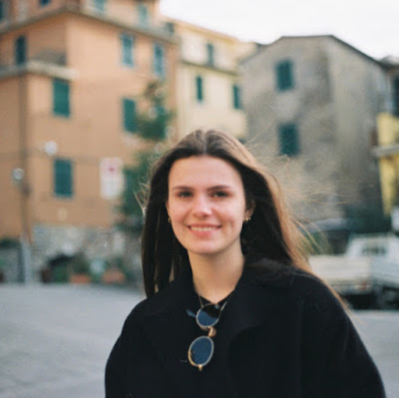 Meet your Posher, Desirée - Picture 1 of 1